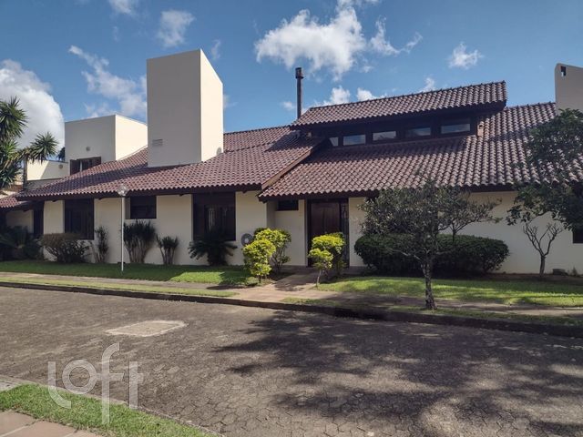 Casa em Condomínio com 343m², 4 dormitórios, 4 suítes, 2 vagas, Jardim Botânico em Porto Alegre