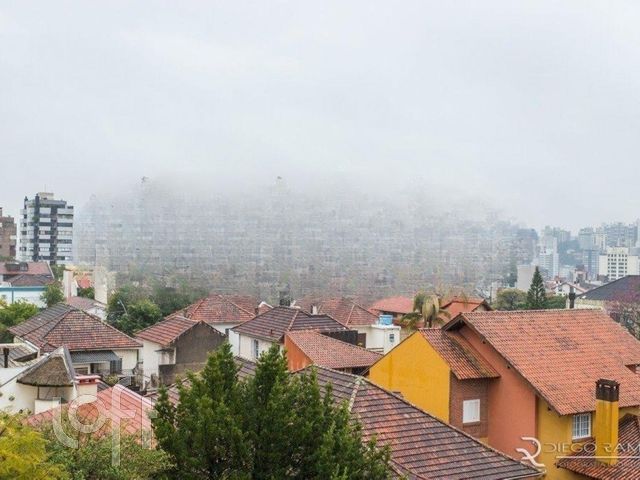 Apartamento com 104m², 3 dormitórios, 1 suíte, 1 vaga, Petrópolis em Porto Alegre