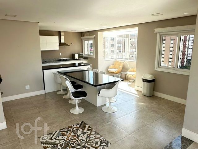 Apartamento com 68m², 2 dormitórios, 1 suíte, 2 vagas, Auxiliadora em Porto Alegre