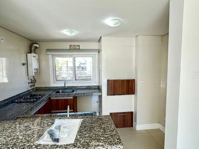 Apartamento com 68m², 2 dormitórios, 1 suíte, 2 vagas, Auxiliadora em Porto Alegre