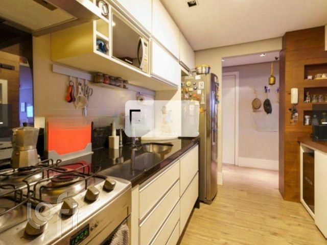 Apartamento com 75m², 2 dormitórios, 1 suíte, 2 vagas, Petrópolis em Porto Alegre