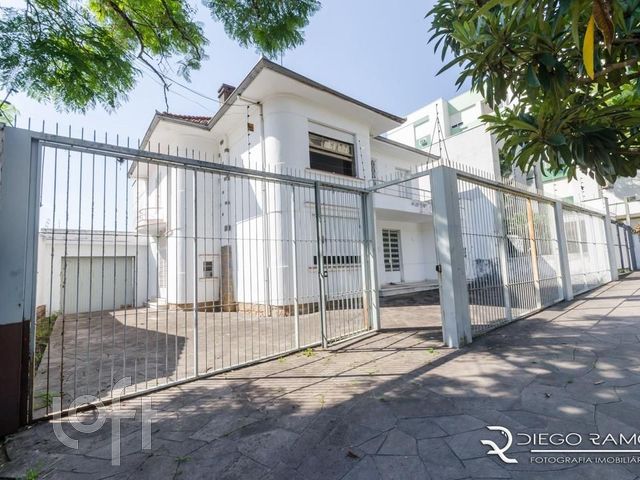 Casa com 544m², 4 dormitórios, 10 vagas, Petrópolis em Porto Alegre