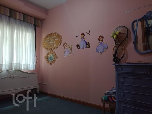 Apartamento com 136m², 3 dormitórios, 1 suíte, 2 vagas, Petrópolis em Porto Alegre