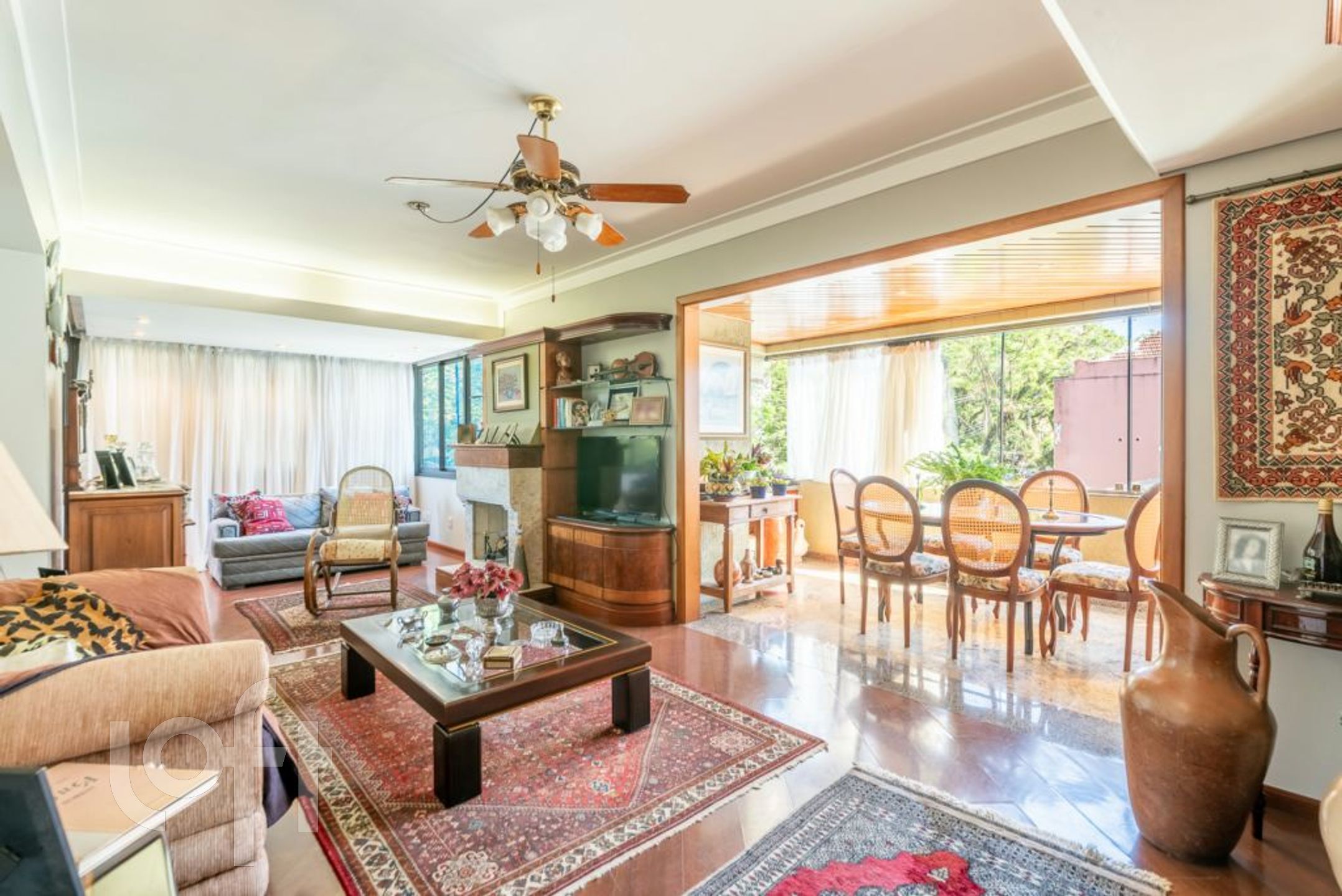 Apartamento com 136m², 3 dormitórios, 1 suíte, 2 vagas, Petrópolis em Porto Alegre