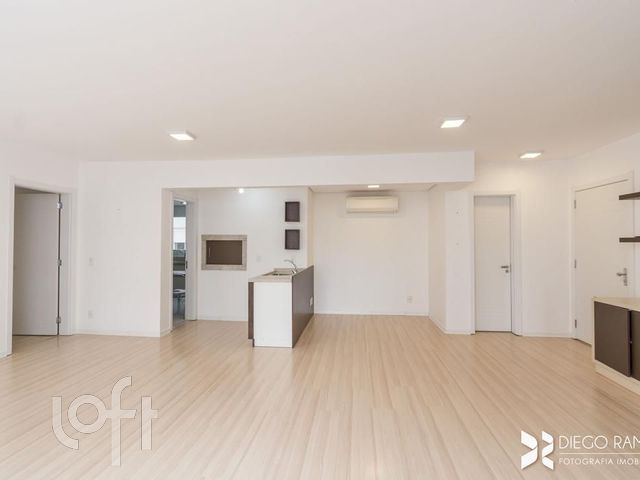 Apartamento com 159m², 4 dormitórios, 4 suítes, 3 vagas, Menino Deus em Porto Alegre