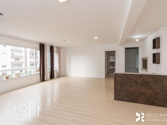 Apartamento com 159m², 4 dormitórios, 4 suítes, 3 vagas, Menino Deus em Porto Alegre