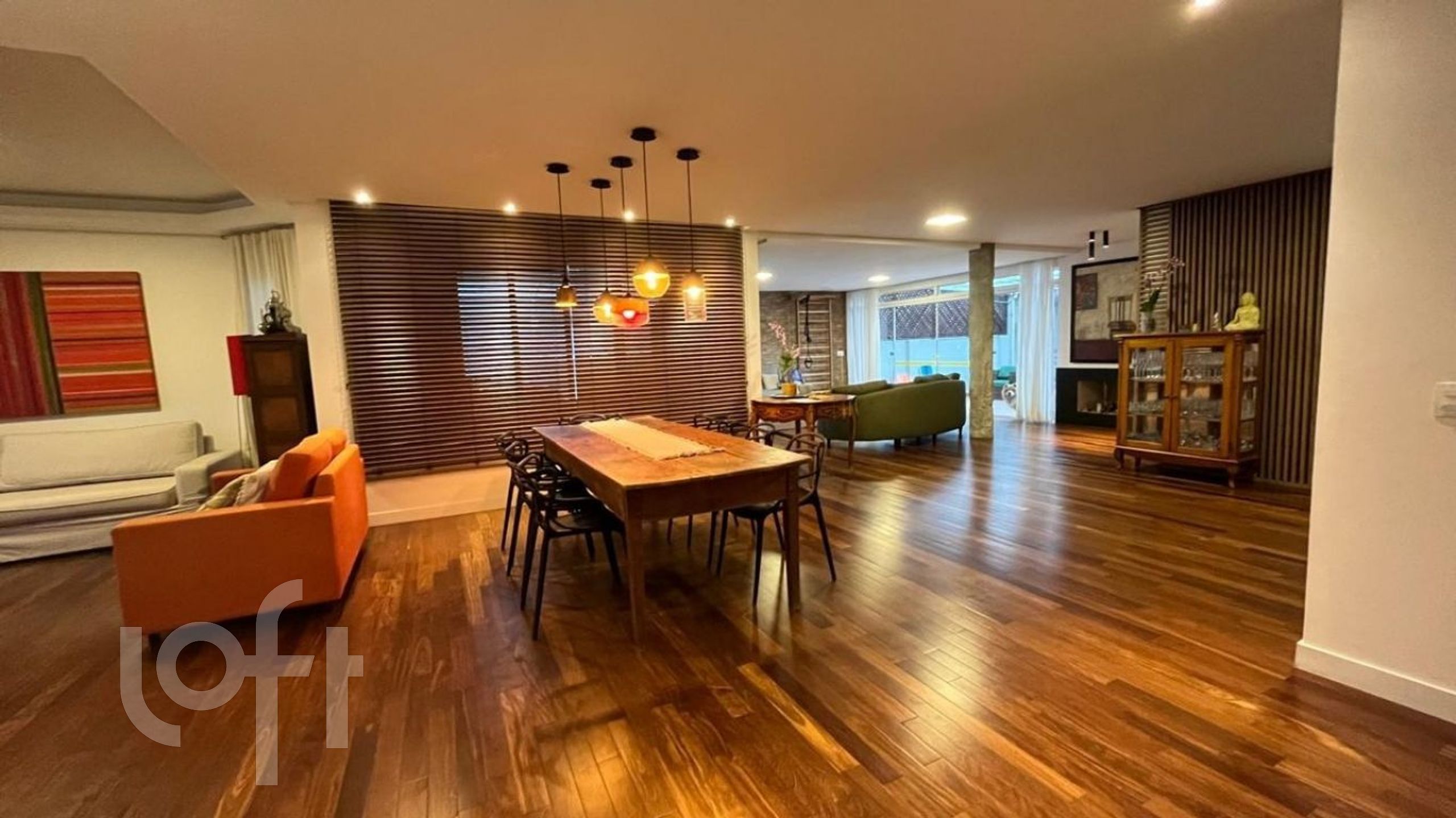 Casa à venda em Jurere Oeste com 350 m², 4 quartos, 4 suítes, 2 vagas