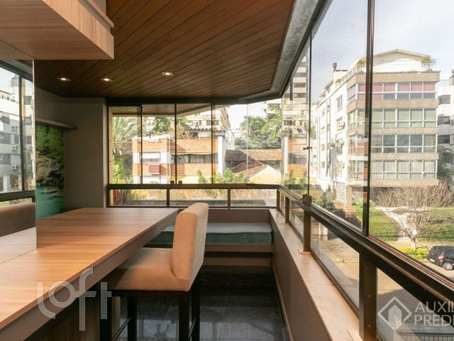 Apartamento com 132m², 3 dormitórios, 1 suíte, 2 vagas, Auxiliadora em Porto Alegre