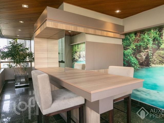 Apartamento com 132m², 3 dormitórios, 1 suíte, 2 vagas, Auxiliadora em Porto Alegre