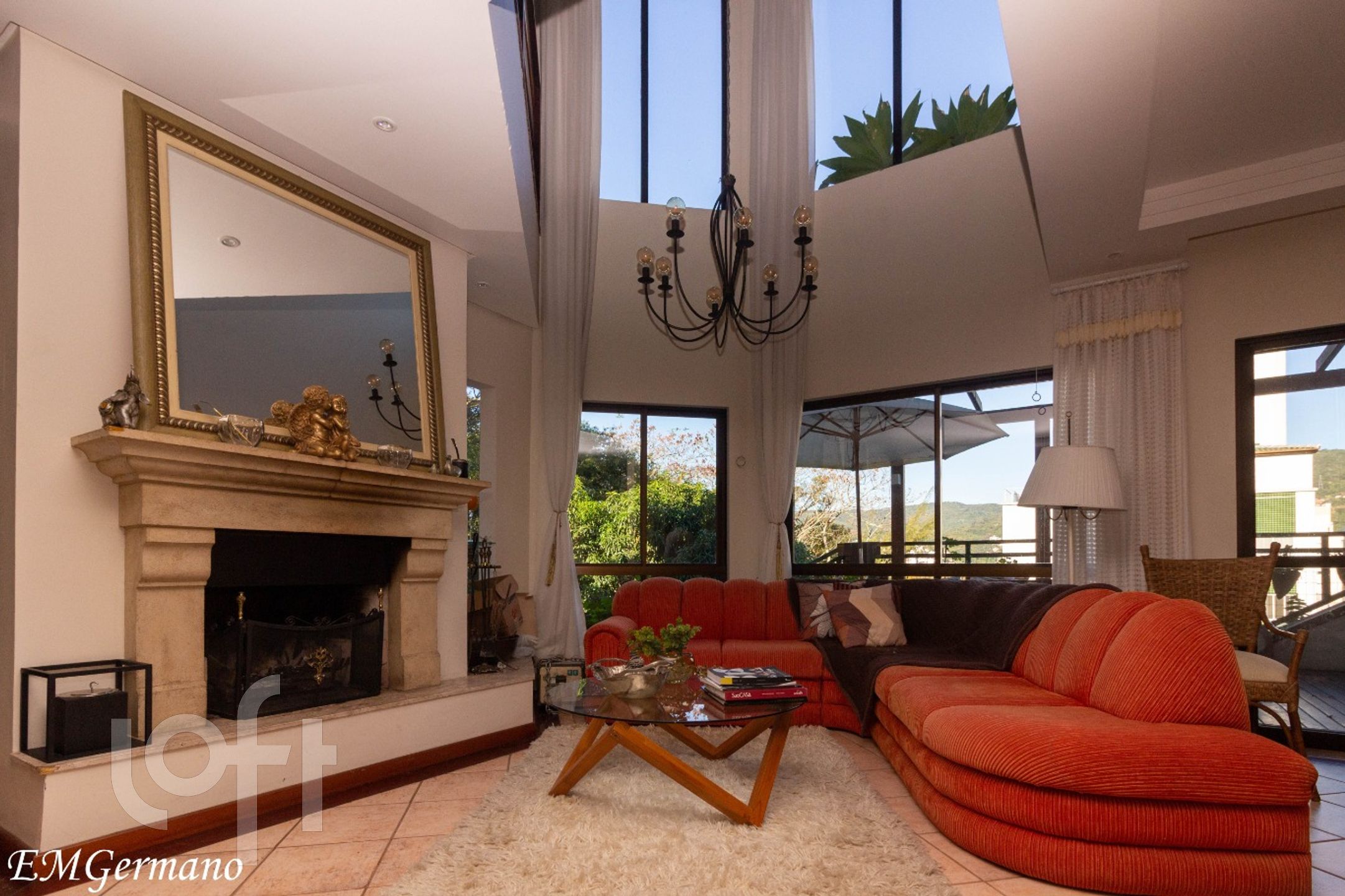 Casa Residencial com 270m², 5 quartos, 2 suítes, 4 garagens, no bairro Saco dos limões em Florianópolis