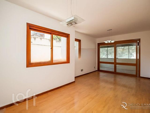 Apartamento com 78m², 2 dormitórios, 2 suítes, 1 vaga, Petrópolis em Porto Alegre
