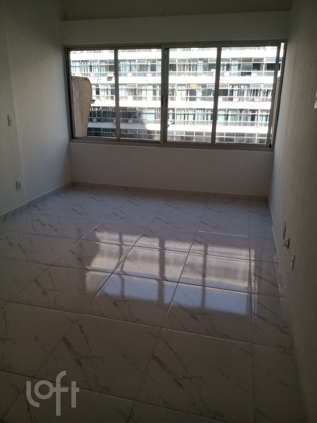 Apartamento à venda com 1 quarto, 27m² - Foto 1