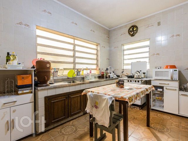 Casa com 331m², 5 dormitórios, 1 suíte, 1 vaga, São João em Porto Alegre