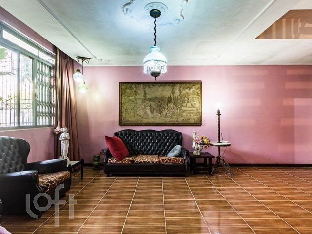 Casa com 331m², 5 dormitórios, 1 suíte, 1 vaga, São João em Porto Alegre