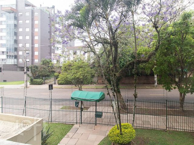 Apartamento com 126m², 3 dormitórios, 1 suíte, 2 vagas, Menino Deus em Porto Alegre