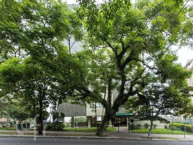 Apartamento com 126m², 3 dormitórios, 1 suíte, 2 vagas, Menino Deus em Porto Alegre