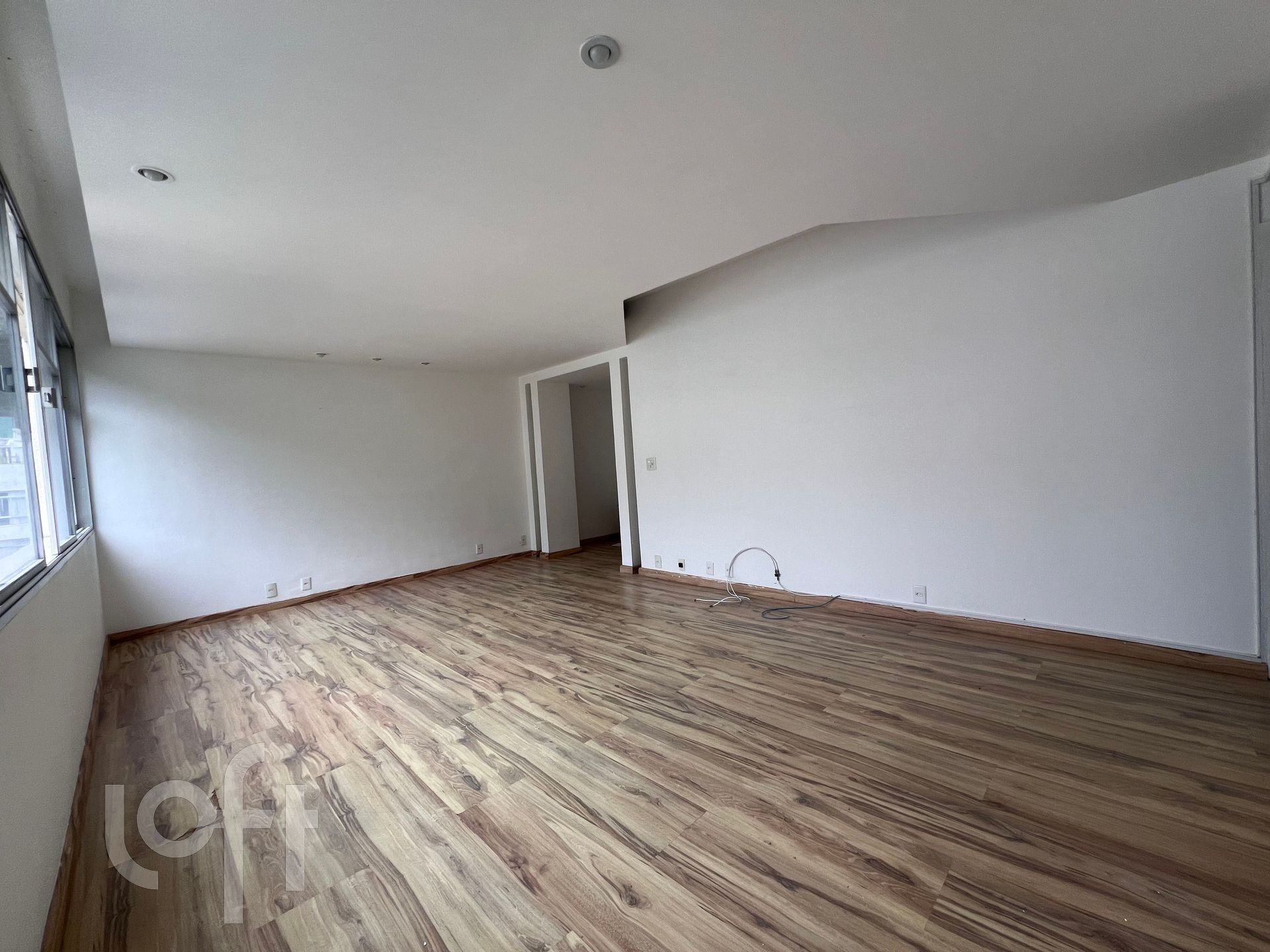 Apartamento à venda com 2 quartos, 108m² - Foto 2