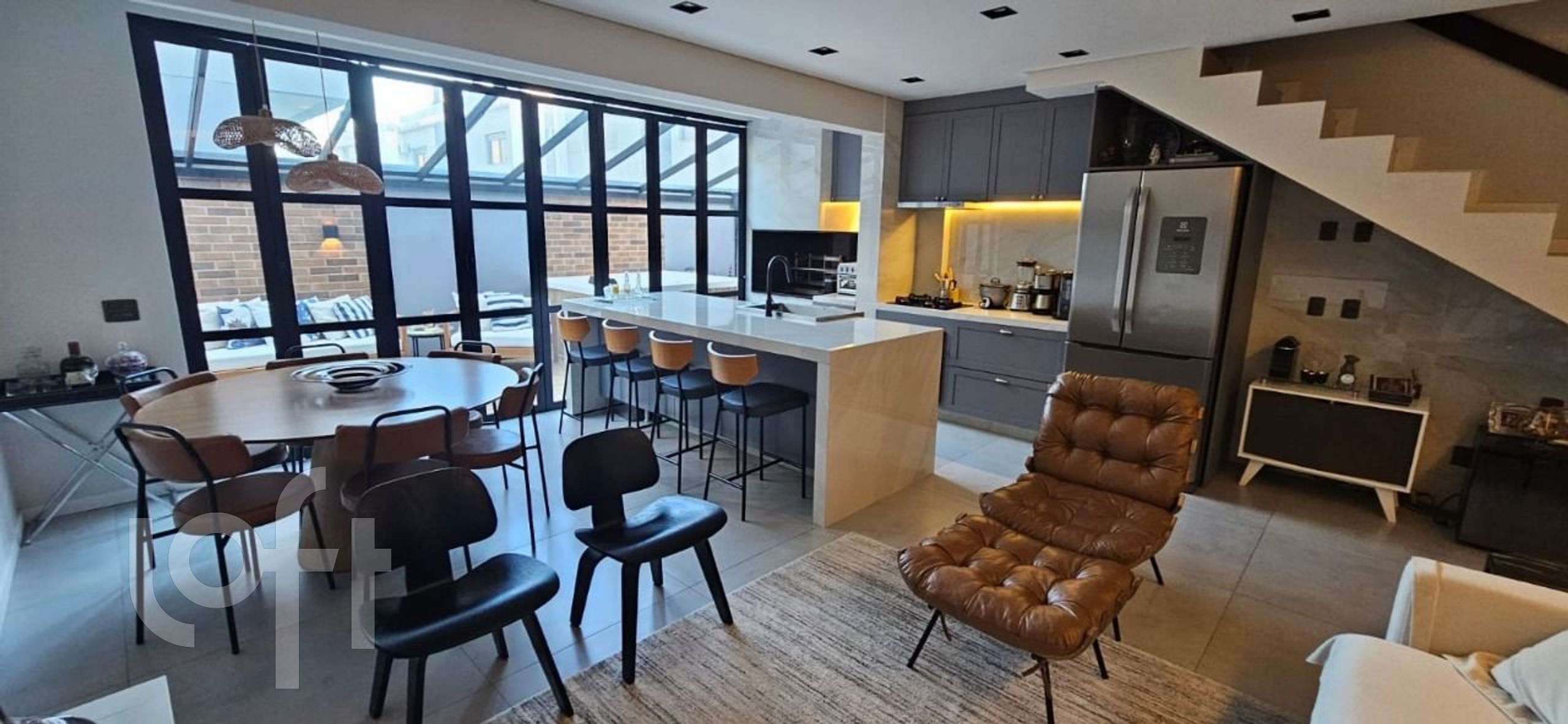 Casa Residencial com 190m², 3 quartos, 3 suítes, 2 garagens, no bairro Campeche Central em Florianópolis