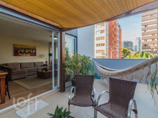 Apartamento com 119m², 2 dormitórios, 2 suítes, 2 vagas, Petrópolis em Porto Alegre