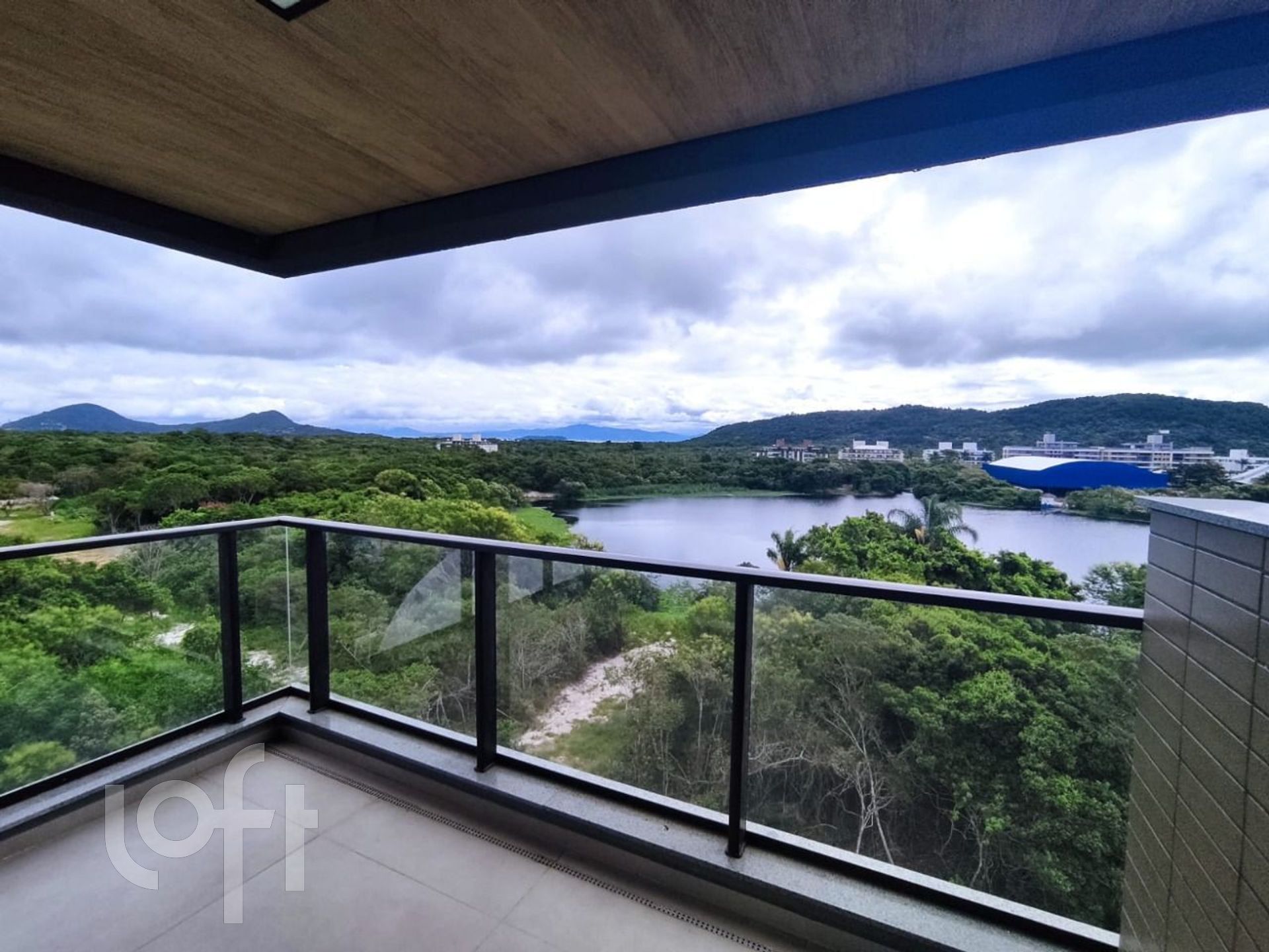 Apartamento à venda em Jurere Oeste com 114 m², 3 quartos, 2 suítes, 2 vagas