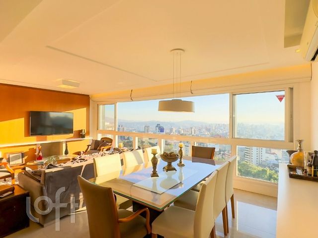 Apartamento com 126m², 3 dormitórios, 3 suítes, 2 vagas, Petrópolis em Porto Alegre