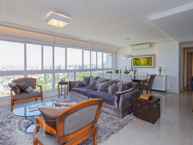 Apartamento com 126m², 3 dormitórios, 3 suítes, 2 vagas, Petrópolis em Porto Alegre
