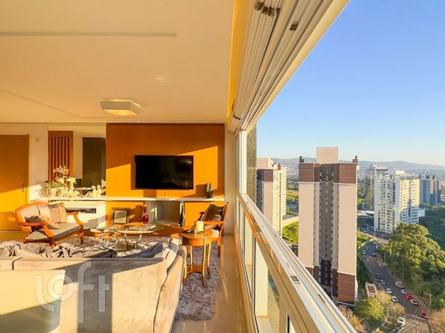 Apartamento com 126m², 3 dormitórios, 3 suítes, 2 vagas, Petrópolis em Porto Alegre