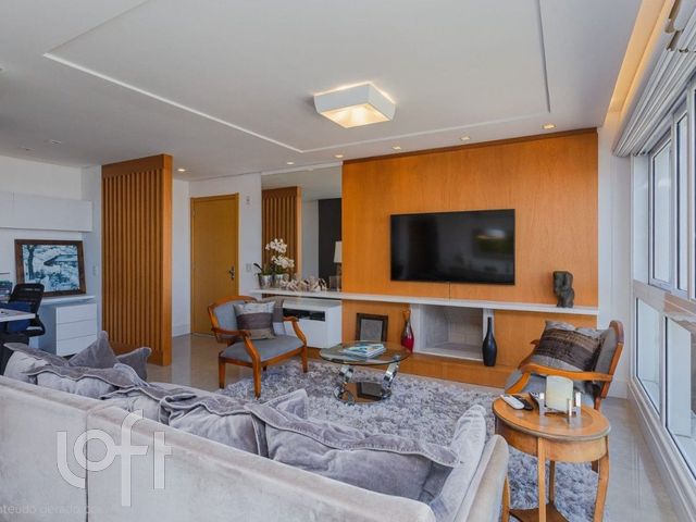 Apartamento com 126m², 3 dormitórios, 3 suítes, 2 vagas, Petrópolis em Porto Alegre