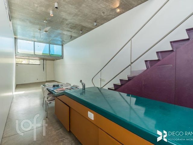 Casa com 240m², 2 dormitórios, 3 vagas, Menino Deus em Porto Alegre