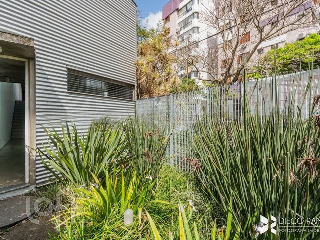 Casa com 240m², 2 dormitórios, 3 vagas, Menino Deus em Porto Alegre