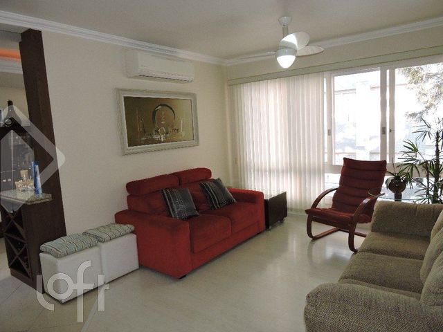 Apartamento com 104m², 3 dormitórios, 1 suíte, 1 vaga, Petrópolis em Porto Alegre