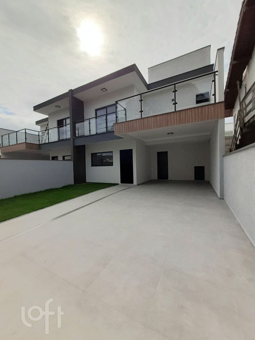 Casa à venda em Ingleses com 170 m², 3 quartos, 1 suíte, 2 vagas