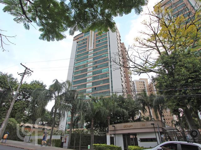 Apartamento com 140m², 3 dormitórios, 1 suíte, 2 vagas, Higienópolis em Porto Alegre