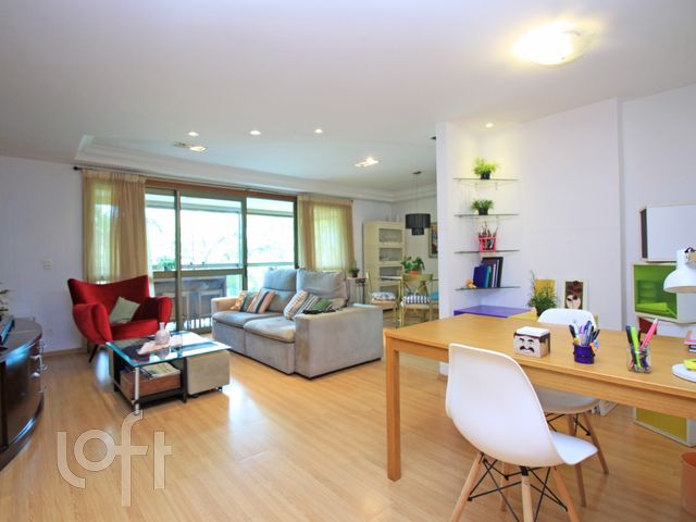 Apartamento com 140m², 3 dormitórios, 1 suíte, 2 vagas, Higienópolis em Porto Alegre