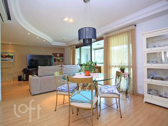 Apartamento com 140m², 3 dormitórios, 1 suíte, 2 vagas, Higienópolis em Porto Alegre