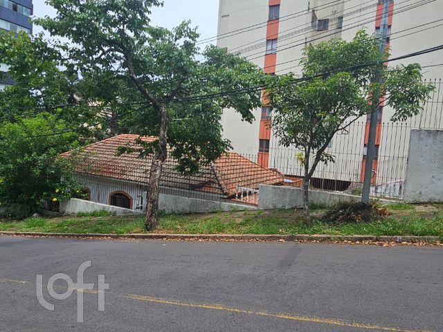 Casa com 330m², 3 dormitórios, 1 vaga, Higienópolis em Porto Alegre