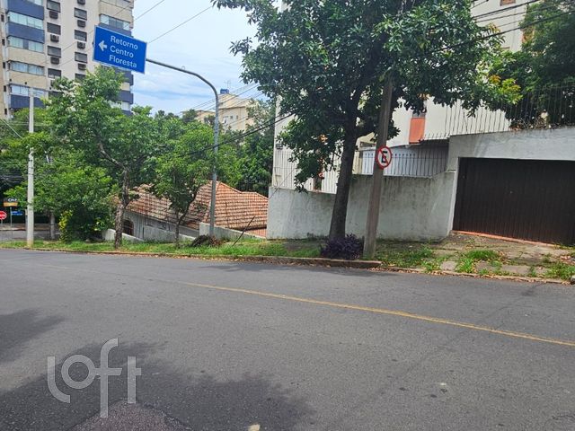 Casa com 330m², 3 dormitórios, 1 vaga, Higienópolis em Porto Alegre