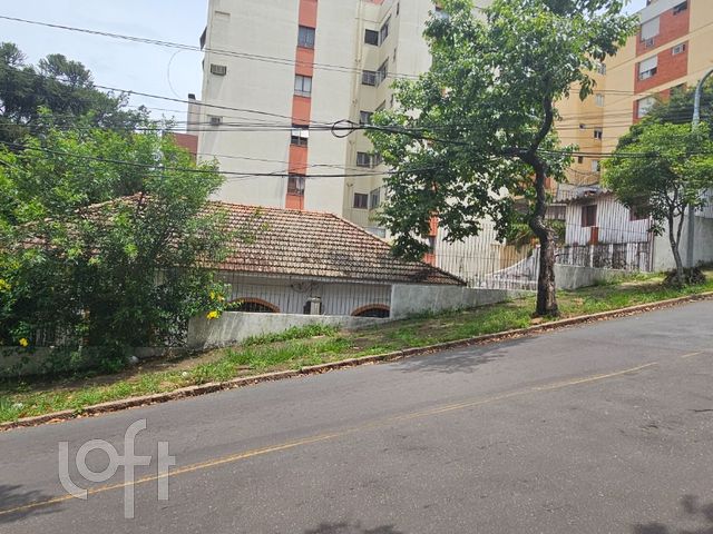 Casa com 330m², 3 dormitórios, 1 vaga, Higienópolis em Porto Alegre