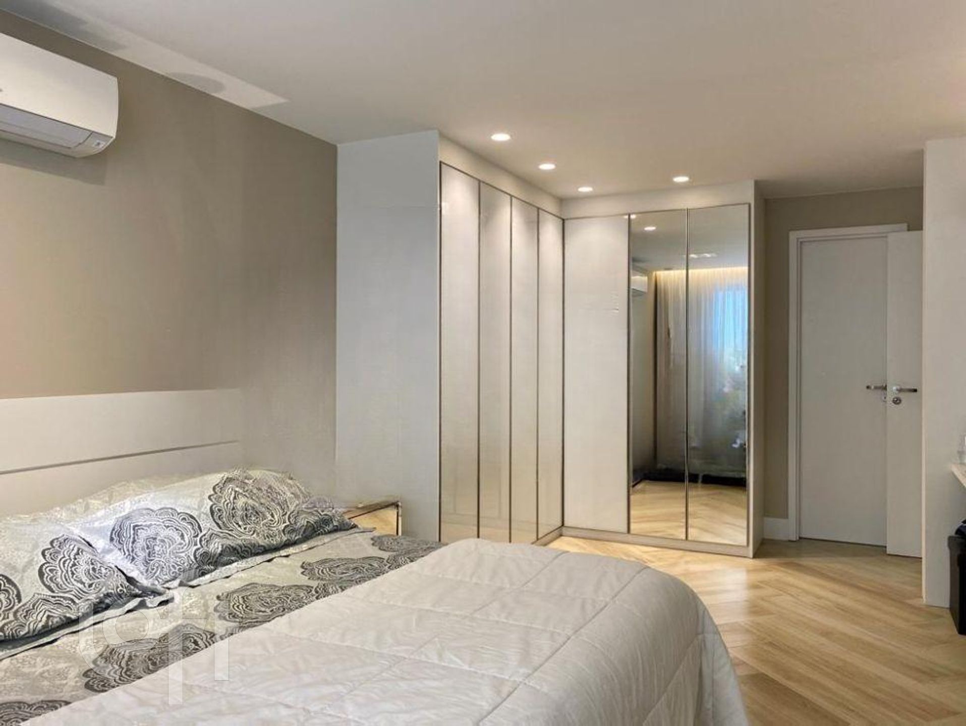 Apartamento à venda com 3 quartos, 195m² - Foto 4