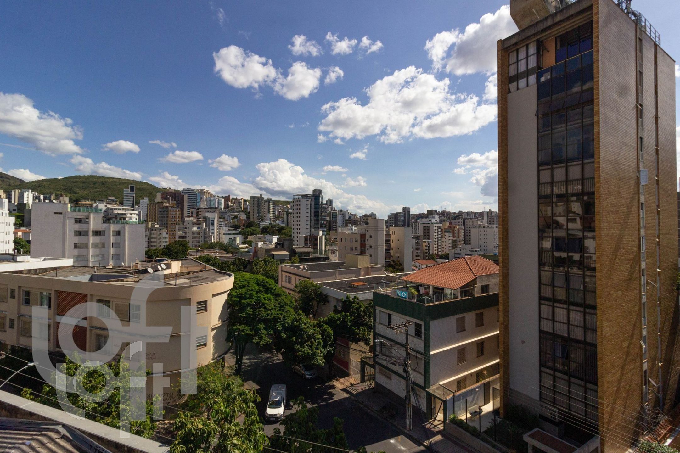 Apartamento à venda com 3 quartos, 216m² - Foto 2