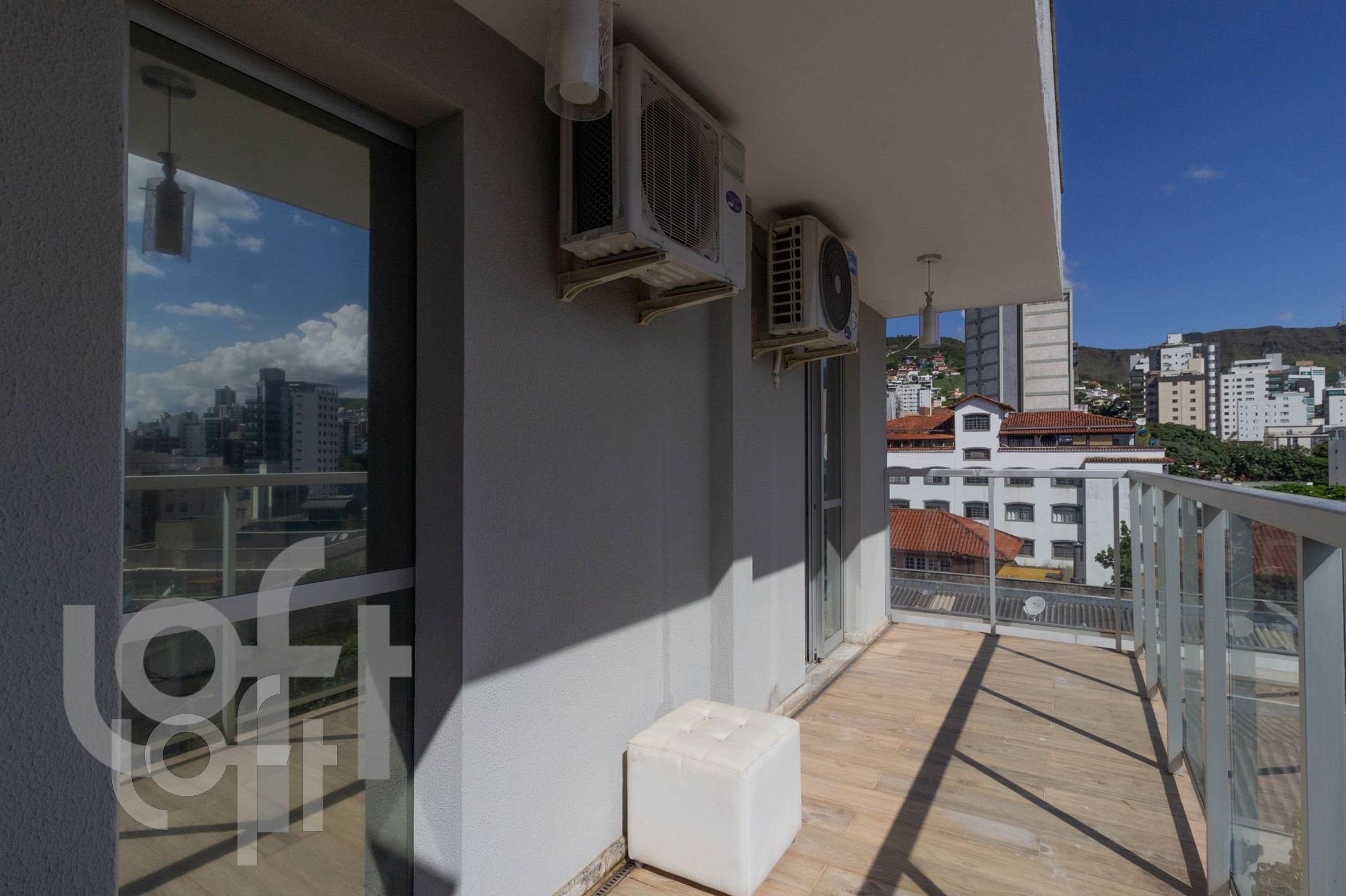 Apartamento à venda com 3 quartos, 216m² - Foto 3