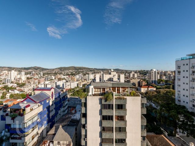 Apartamento com 68m², 3 dormitórios, 1 suíte, 2 vagas, Petrópolis em Porto Alegre
