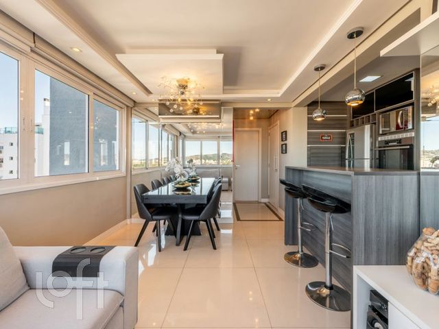 Apartamento com 68m², 3 dormitórios, 1 suíte, 2 vagas, Petrópolis em Porto Alegre