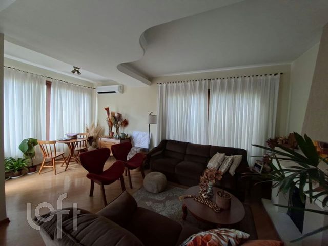 Casa com 199m², 3 dormitórios, 1 suíte, 2 vagas, Cristo Redentor em Porto Alegre