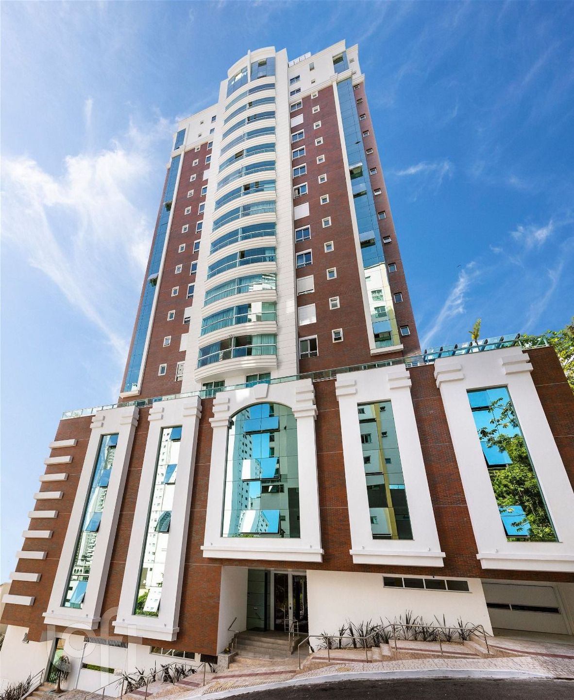 Apartamentos com 130m², 4 quartos, 4 suítes, 4 garagens, no bairro Pioneiros em Balneário Camboriú