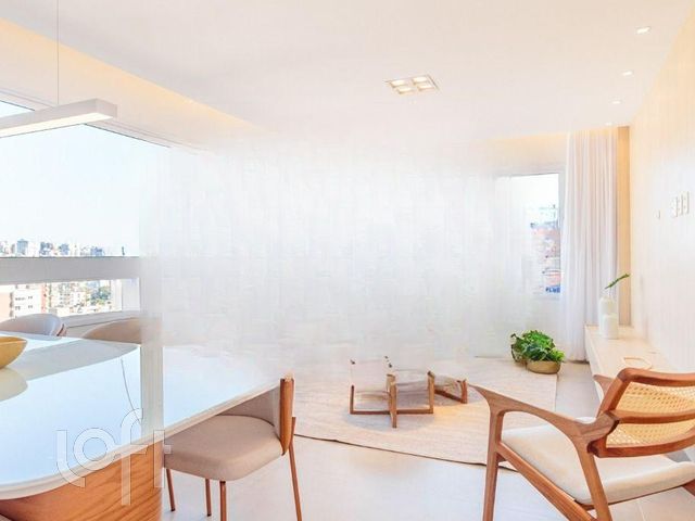 Apartamento com 112m², 3 dormitórios, 3 suítes, 2 vagas, Auxiliadora em Porto Alegre