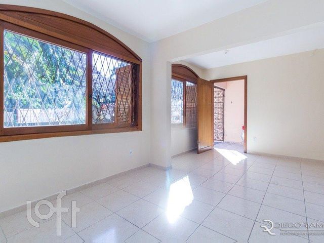 Casa com 144m², 4 dormitórios, 1 suíte, 5 vagas, Vila Ipiranga em Porto Alegre