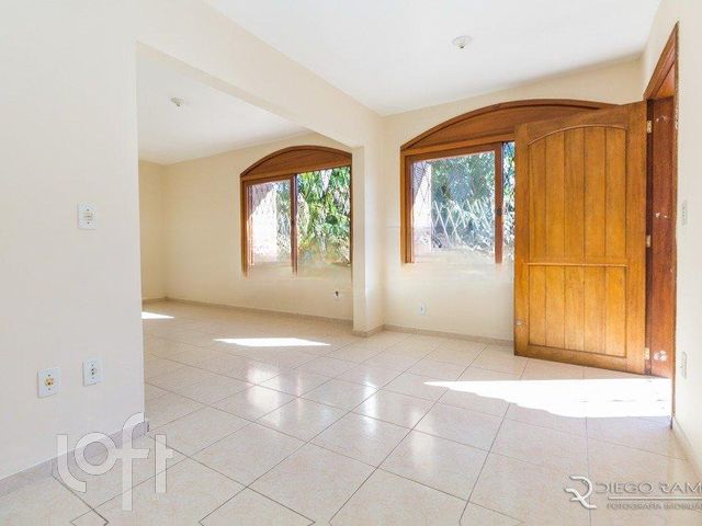 Casa com 144m², 4 dormitórios, 1 suíte, 5 vagas, Vila Ipiranga em Porto Alegre