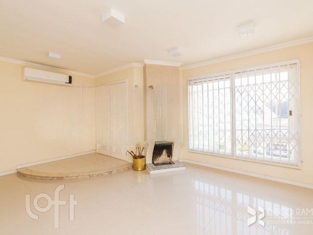 Casa com 283m², 3 dormitórios, 3 suítes, 5 vagas, Chácara das Pedras em Porto Alegre