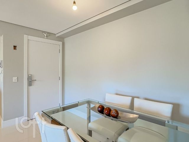 Apartamento com 74m², 2 dormitórios, 1 suíte, 1 vaga, Petrópolis em Porto Alegre